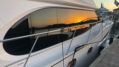 The long side deck of MYSTIC SOUL