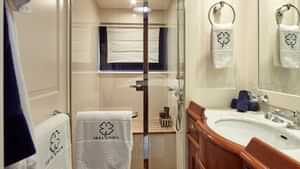 IRELANDA - Guest Bathroom