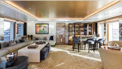 Salon & Bar