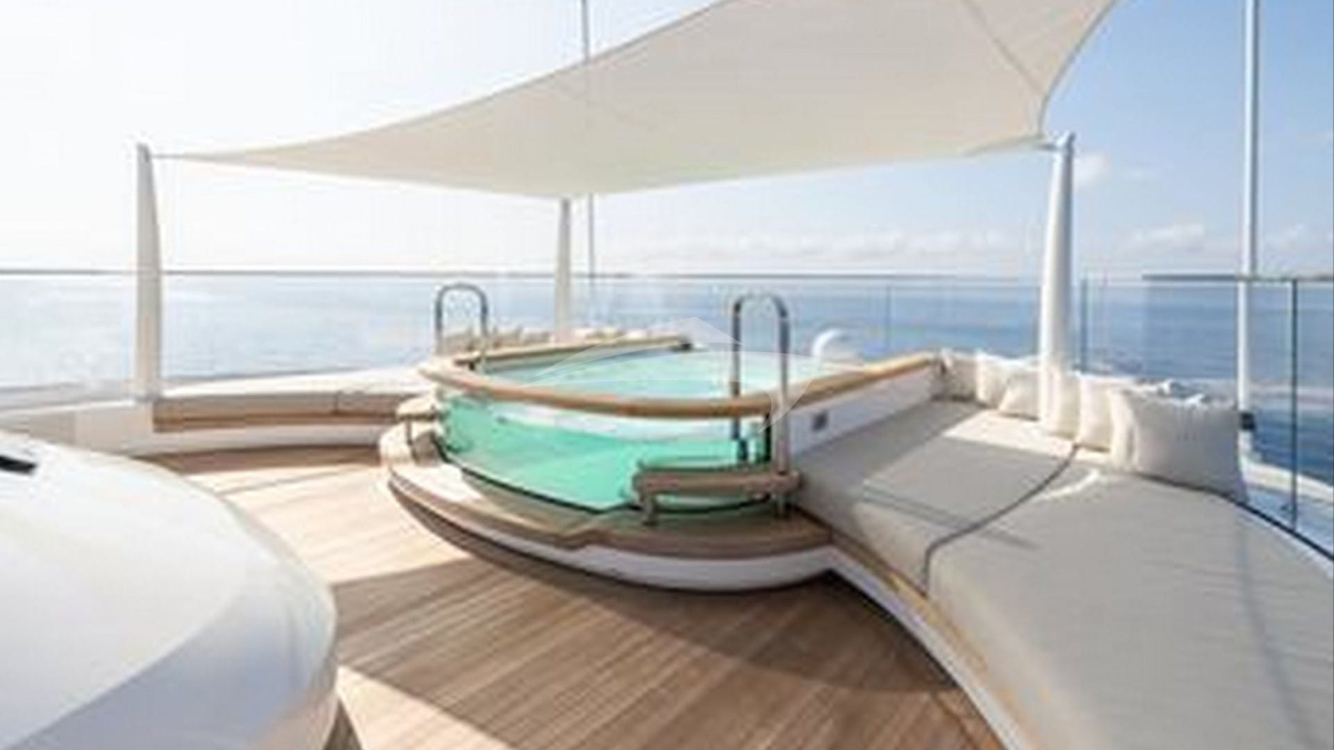 Deck Jacuzzi