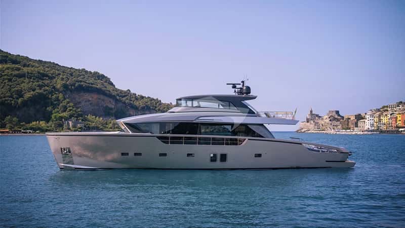 PAUSE OF LONDON 27m motor yacht charter