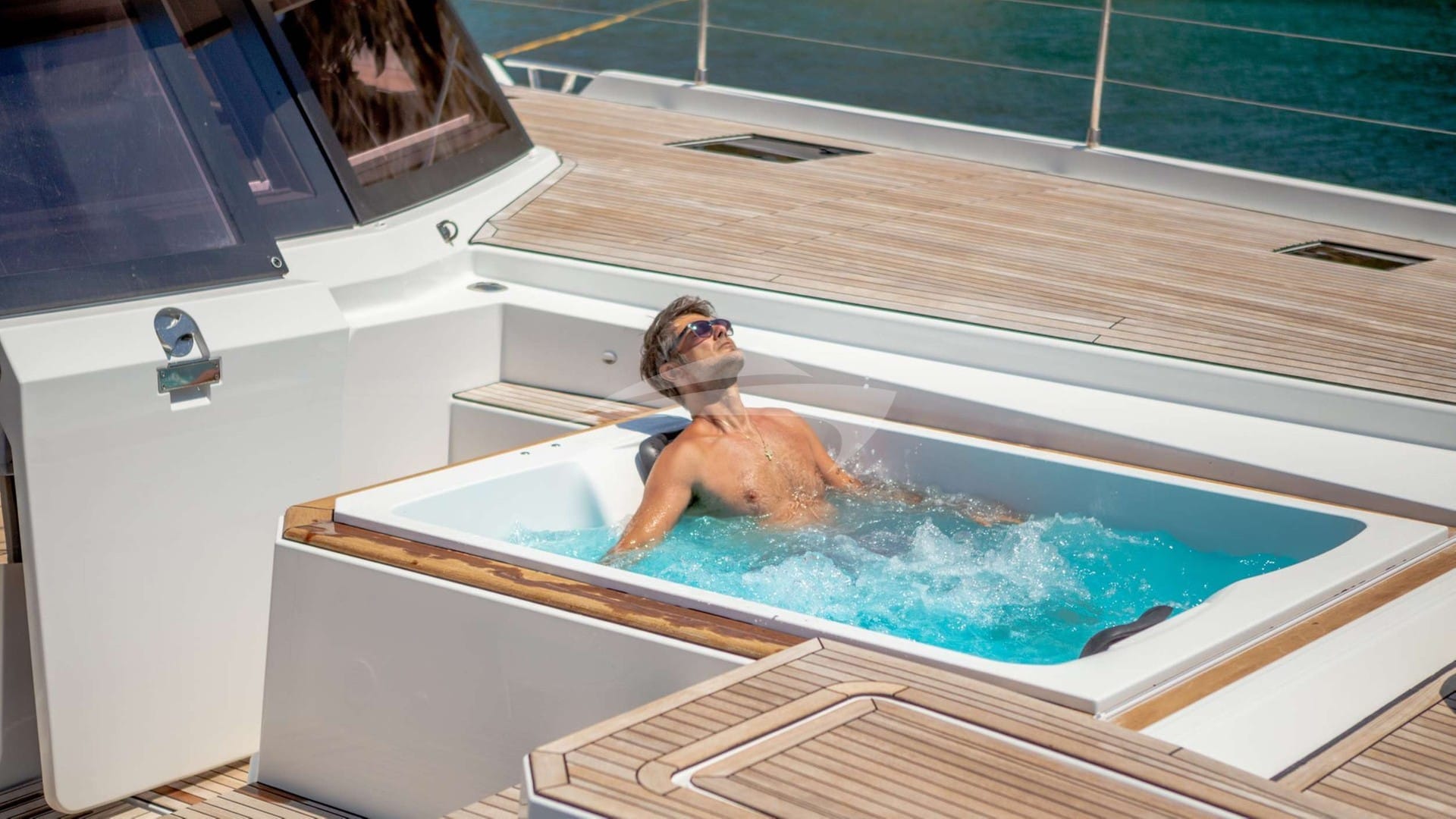 Deck Jacuzzi