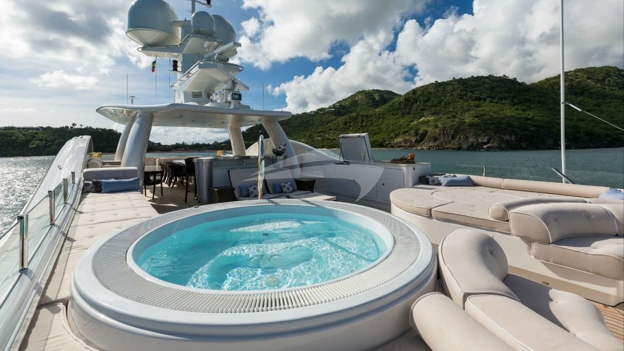Sun Deck & Jacuzzi