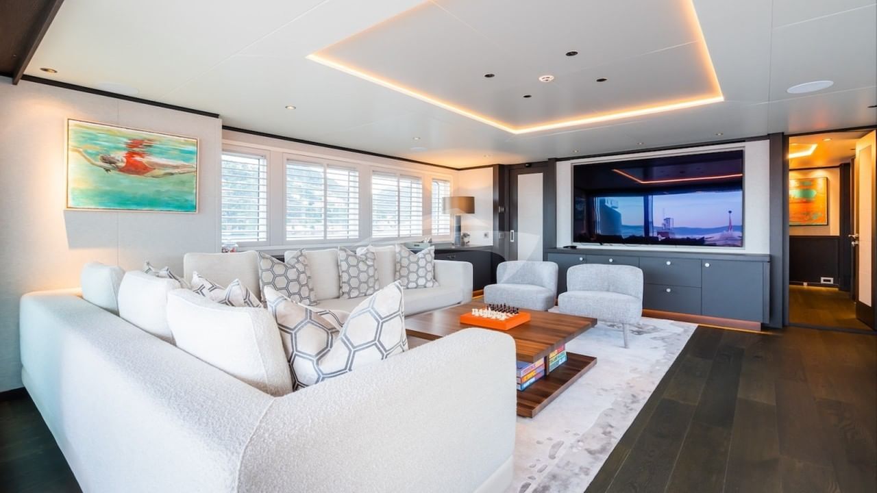 Skylounge with large Smart TV