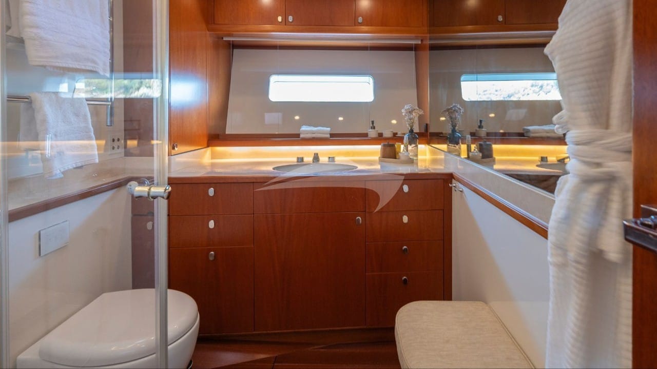 bgyb_charter_swan105_selena_new_photos16