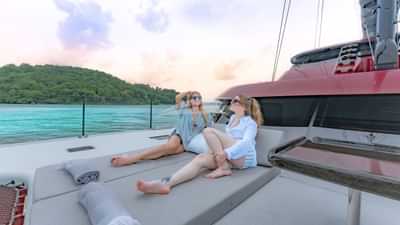 Bow sun loungers