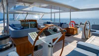 bgyb_charter_swan105_selena_new_photos6