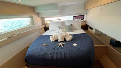 Starboard aft VIP queen cabin