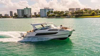 JOY 11m motor yacht charter, photo 8