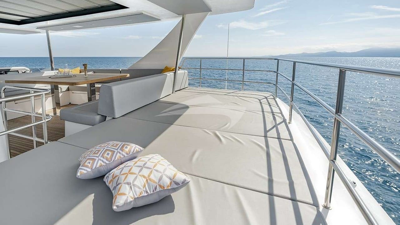 Flybridge sunbed