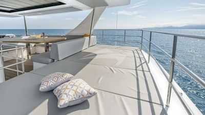 Flybridge sunbed