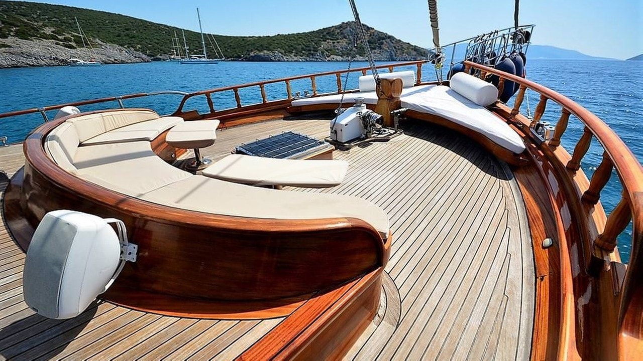 Bow Seating