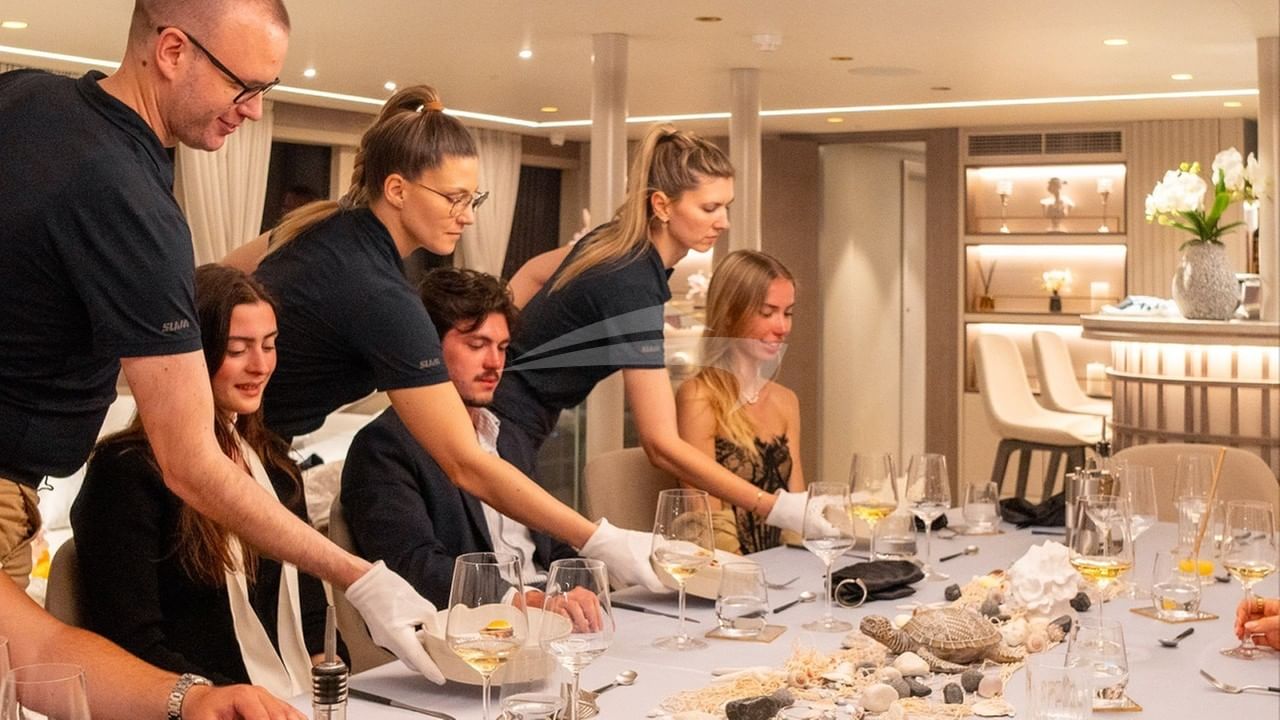 NOCTURNO Crew service