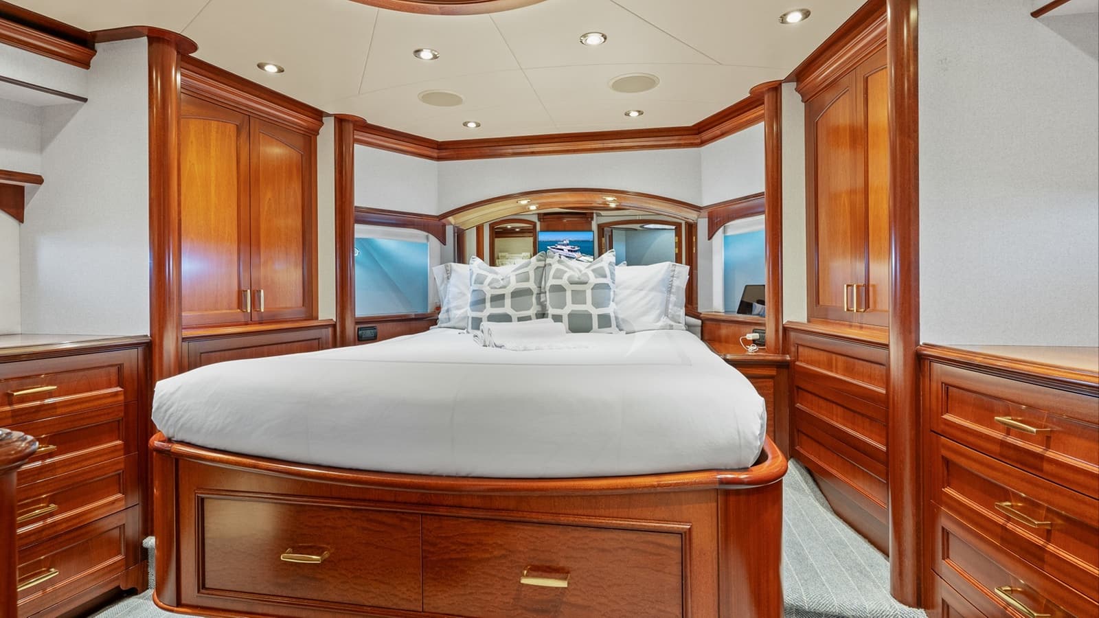 RISK & REWARD, photo from the yacht portfolio 22
