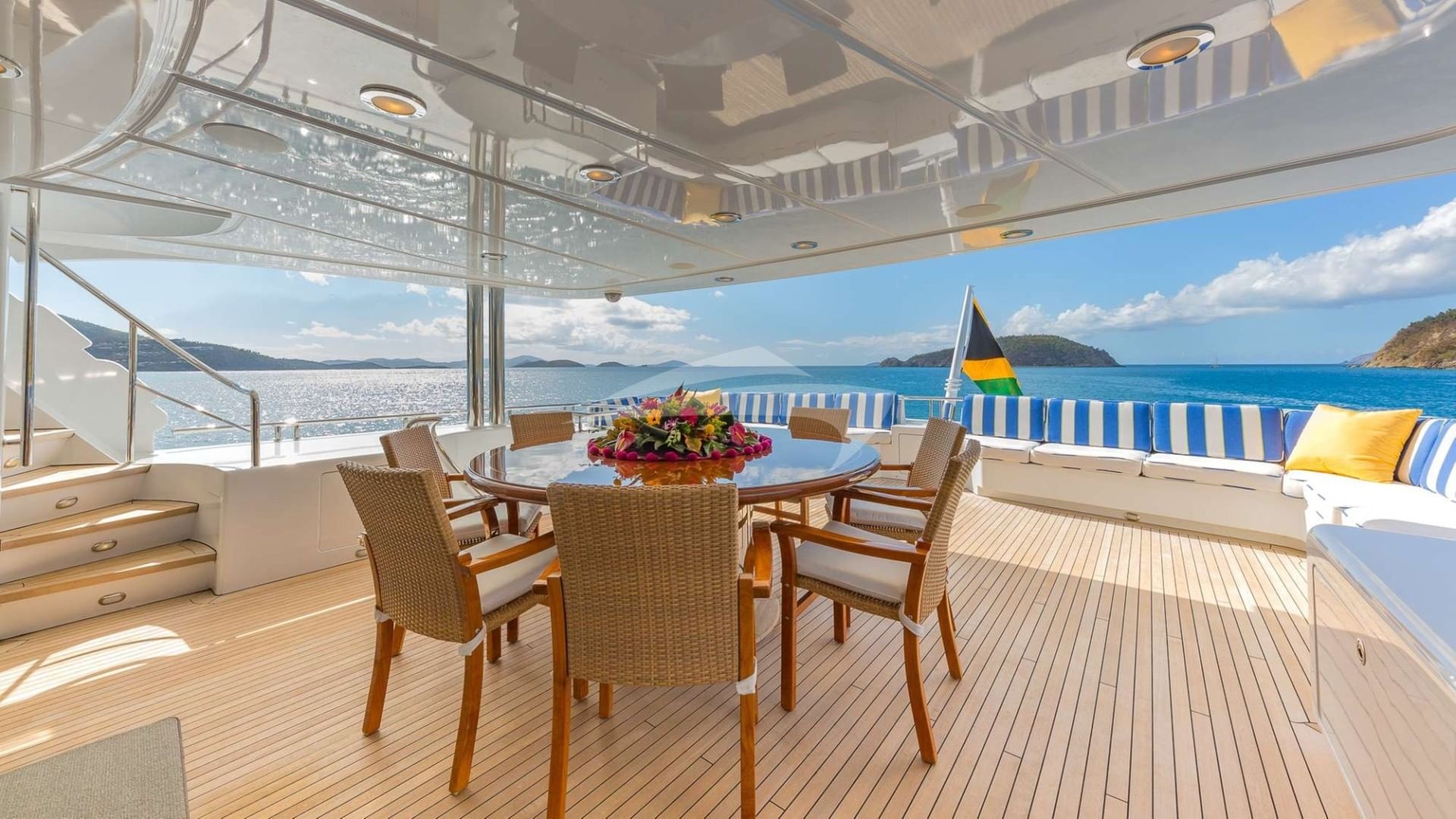 Skylounge deck seating