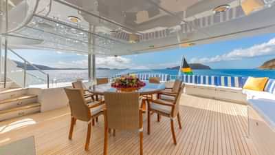 Skylounge deck seating