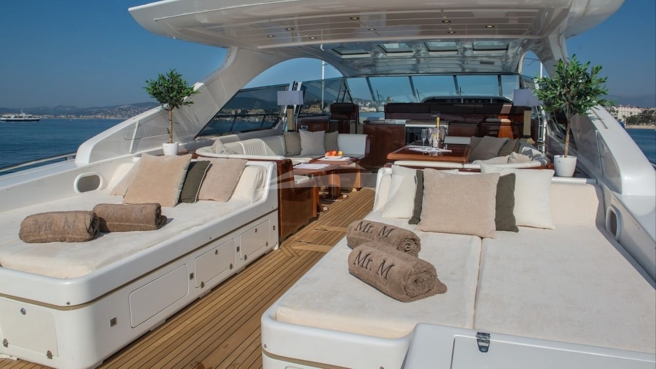 Aft deck and sun loungers