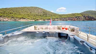 Deck Jacuzzi