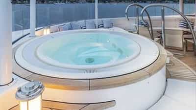 Deck Jacuzzi