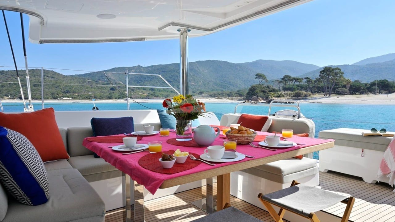 VIGILANT2 cockpit table - stef-bravin