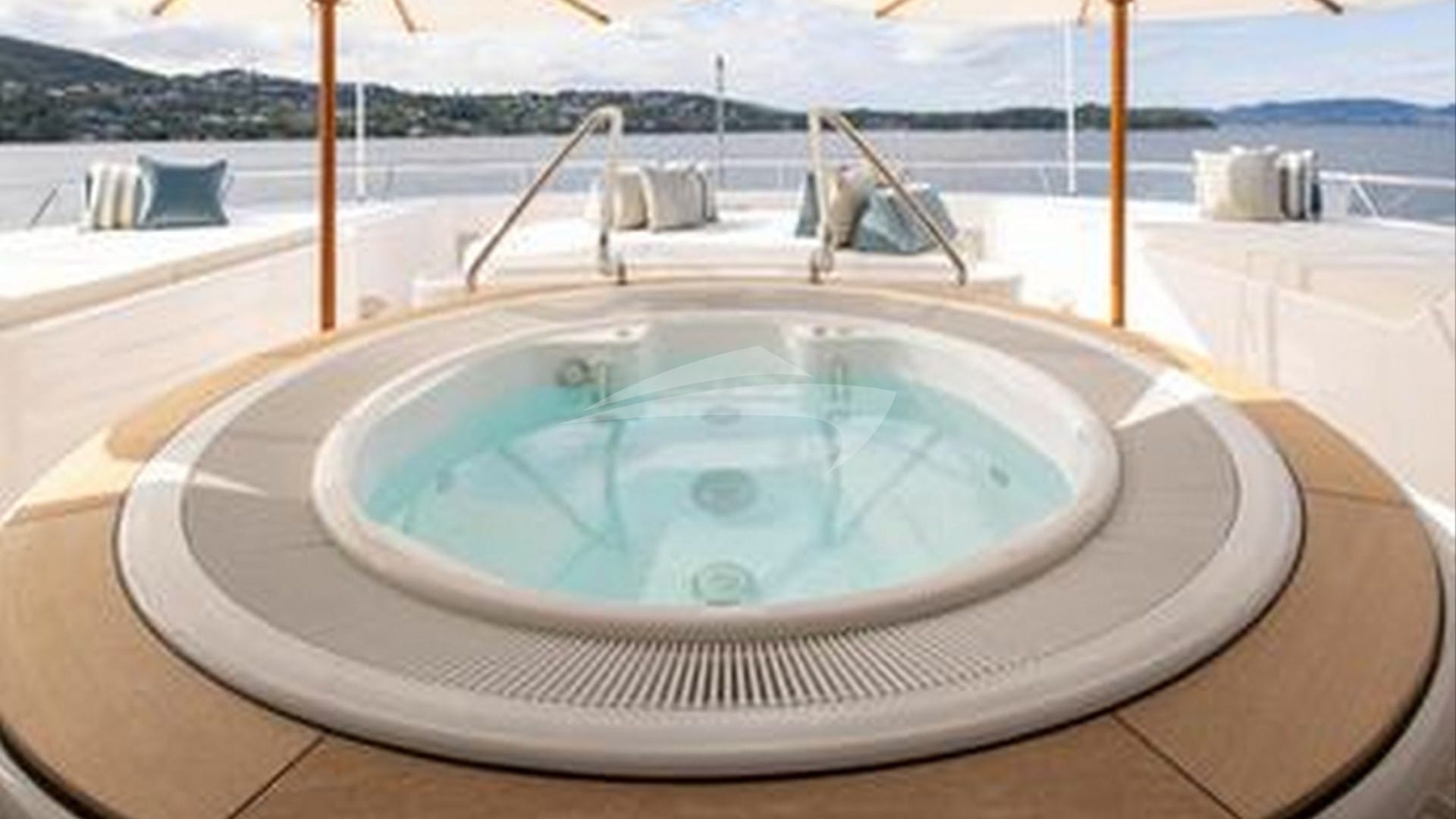 Deck Jacuzzi