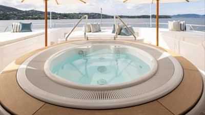 Deck Jacuzzi