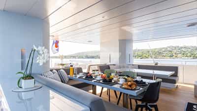 Main deck alfresco dining