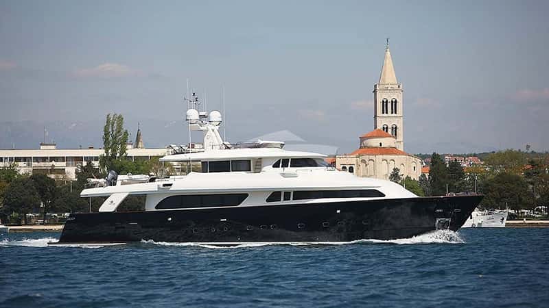 KLOBUK 31m motor yacht charter
