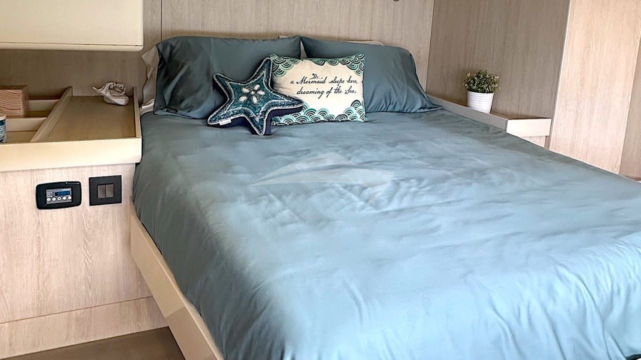 Aqua - the starboard forward guest queen suite