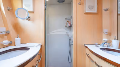 Master en suite with his and her sinks