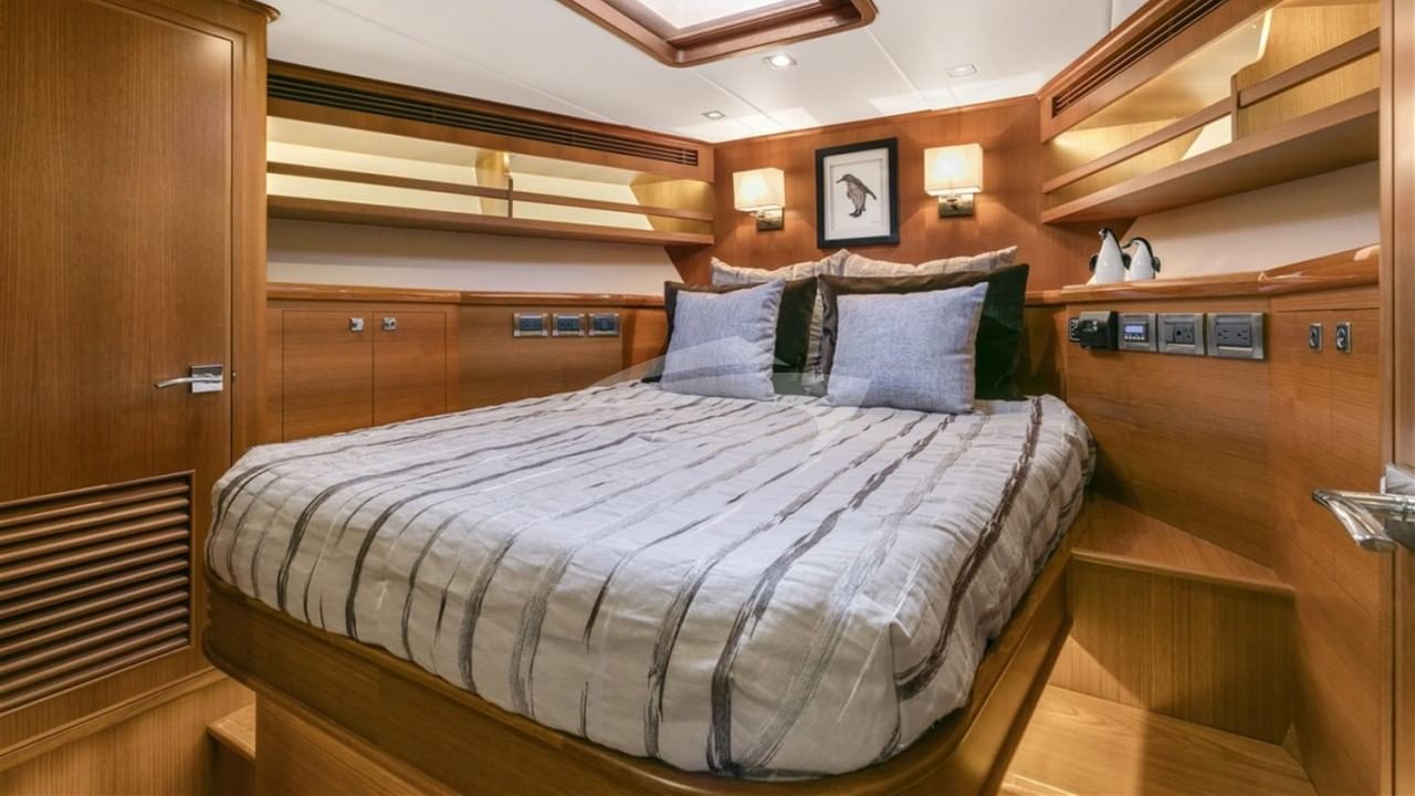 Forward Queen VIP w/ en suite