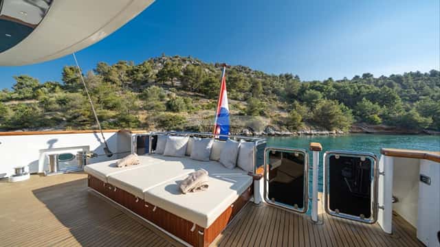 NAVILUX yacht charter photo 5