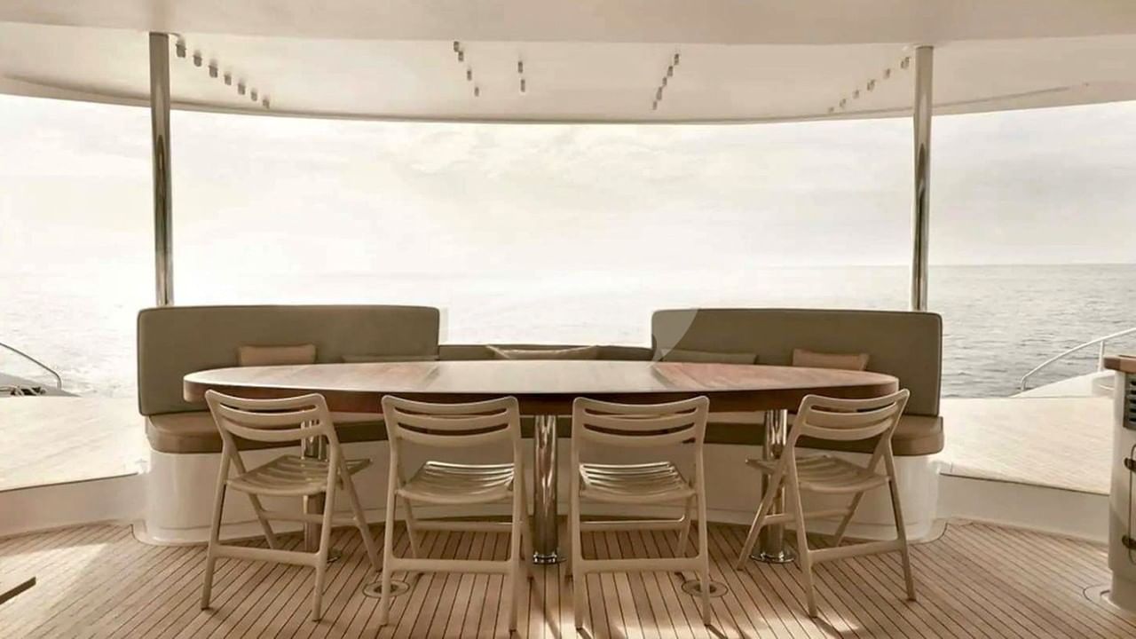 Aft Deck Seating