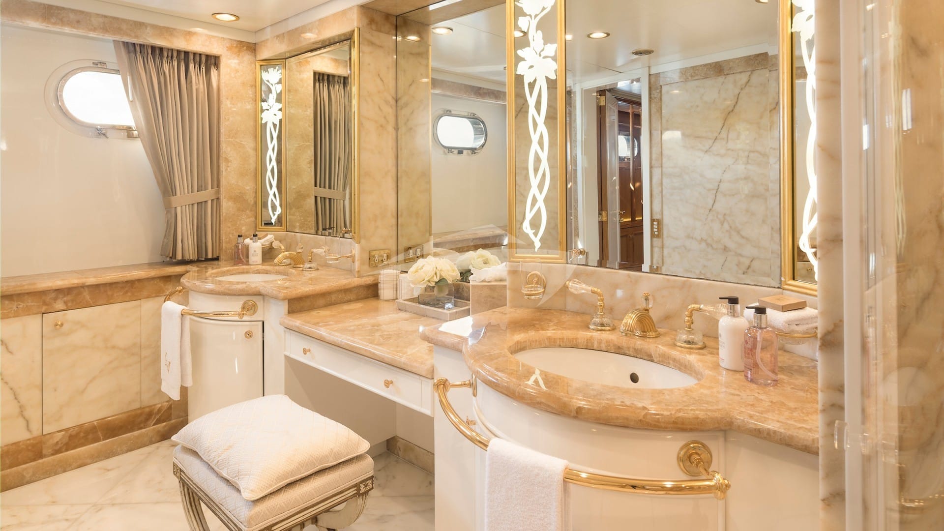 Lower Deck Master Ensuite