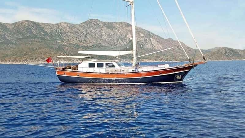 CARPEDIEM CORAL 24m motor yacht charter