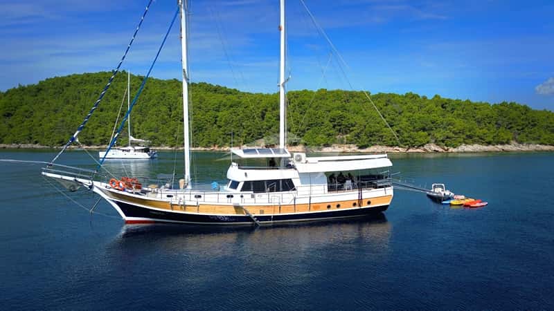 SIRENA 28m sailing yacht charter