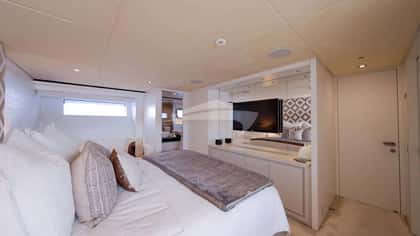 ZULU 3 34m motor yacht charter, photo 9