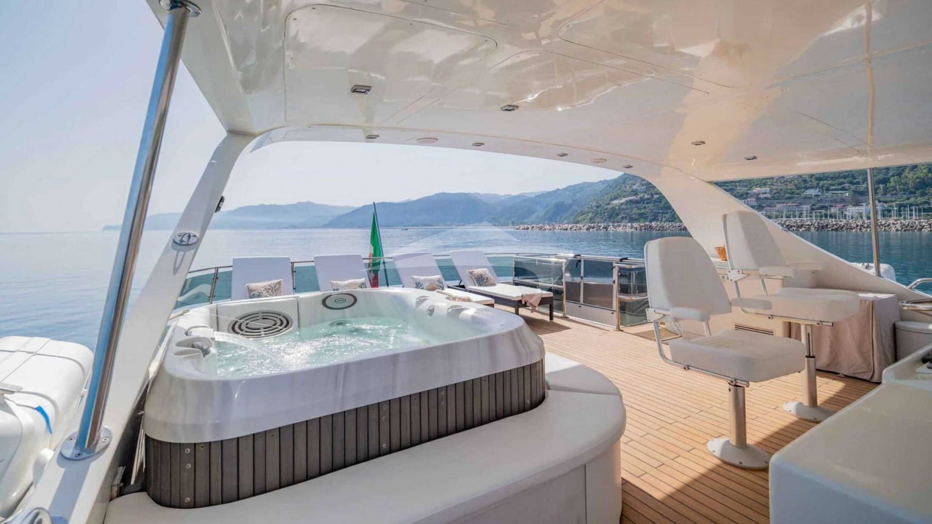Jacuzzi on Flydeck