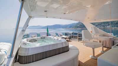 Jacuzzi on Flydeck