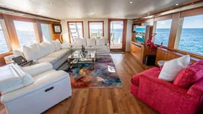 MAIN DECK SALON
