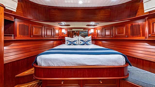 FALCON yacht charter photo 4