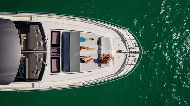 BAZINGA yacht charter photo 4