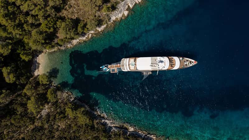 QUEEN ELEGANZA 49m motor yacht charter, photo 7