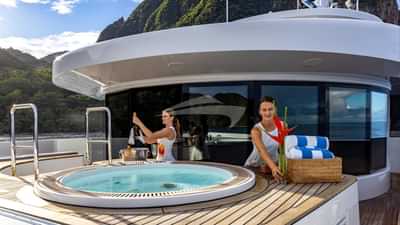 Deck Jacuzzi