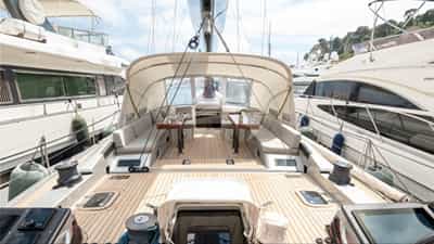 bgyb_charter_sailing_yacht_swan76_loevie_newinterior1