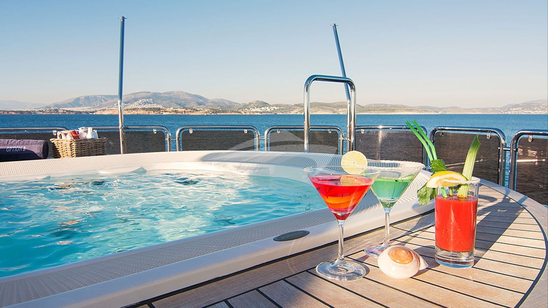 Cocktails & Jacuzzi