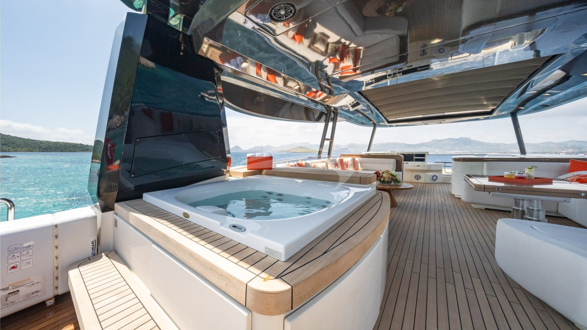 Sundeck Jacuzzi