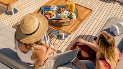 Breakfast in the bow