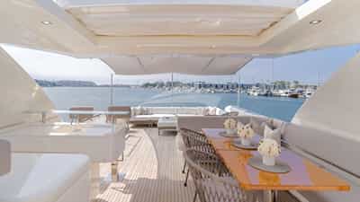 Flybridge Dining
