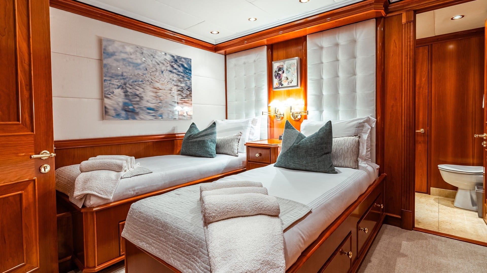 Twin Stateroom_converts to King-sized Bed